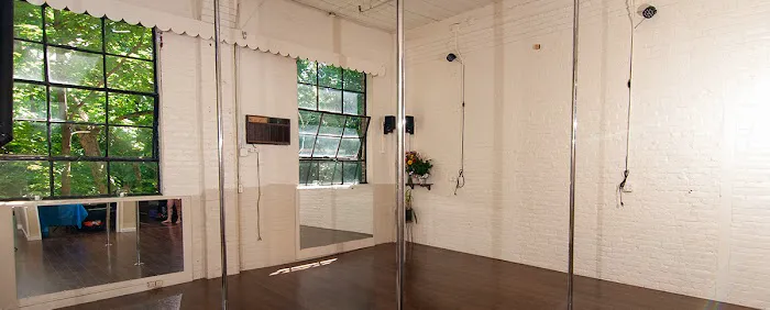 Pole in the Wall Picture 9