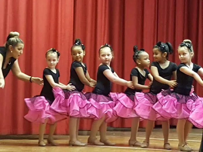 Victoria's Dance Stars Picture 1