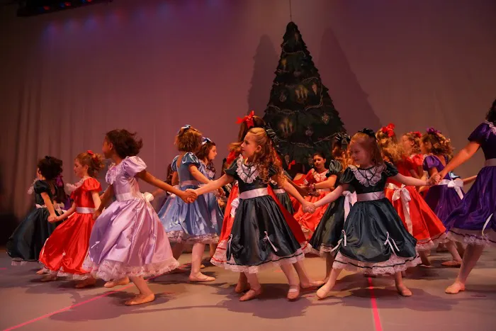 The Dancing Lights Ballet School Picture 4