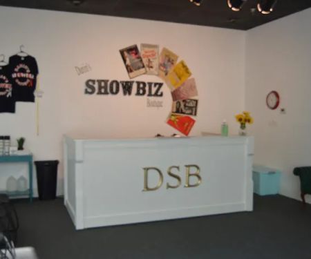 Daninu2019s Showbiz Boutique