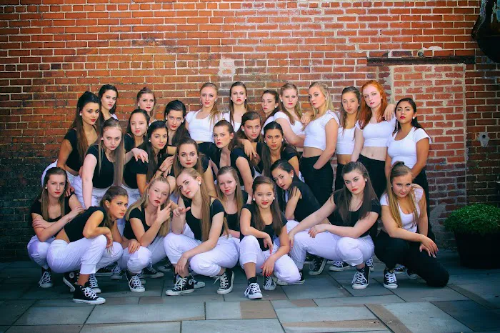 Centre Dance Picture 3