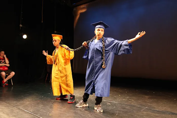 Everett: Company Stage & School Picture 1