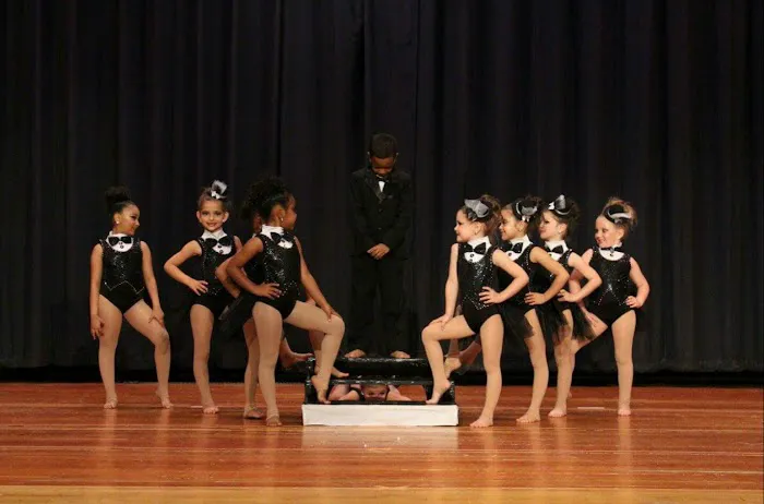 Dance Attitudes Picture 1