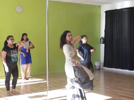 BEND IT LIKE BOLLYWOOD DANCE CO. Picture 8