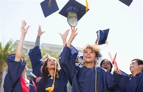 Do They Have Dance on High School Graduation Day
