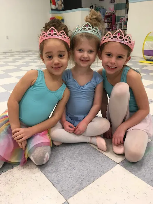 The Cadouxdle Dance Studio Picture 1
