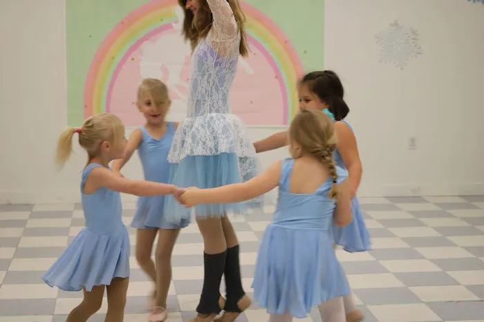 The Cadouxdle Dance Studio Picture 10