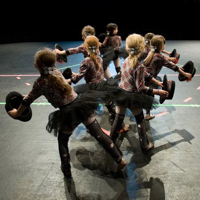 Tiny Dancers Picture 4