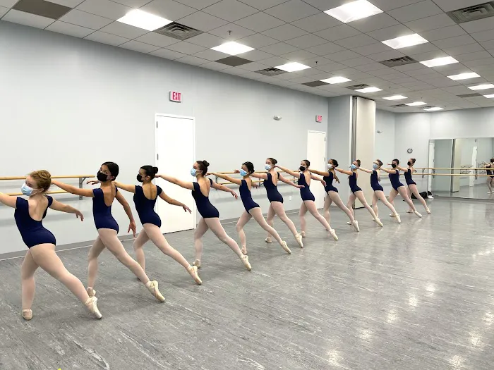 Ravel Dance Studio Picture 8