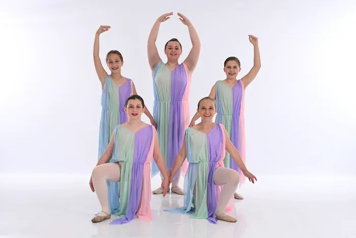 Siri's School-The Performing Picture 3