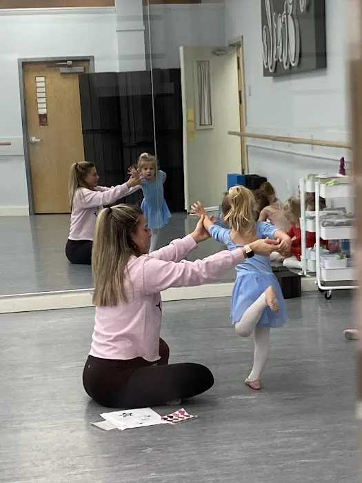 Etoile Dance + Yoga Studio Picture 2