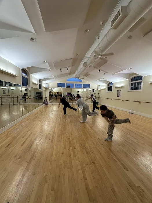 DelliColli Dance Center Picture 2