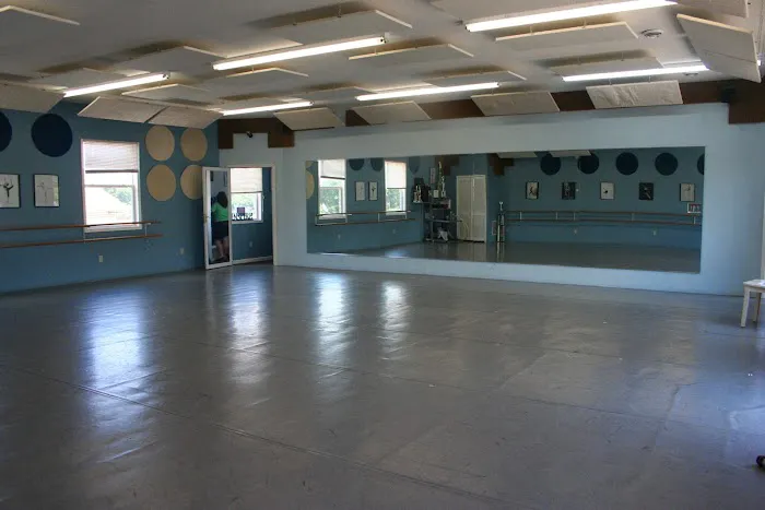 Thomas Dance Studio (Robinson Location) Picture 2