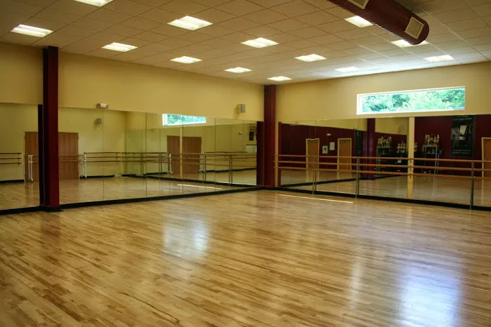 Thomas Dance Studio Picture 3