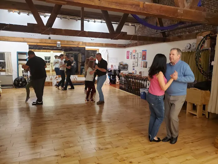 Danza Latina dance studio Picture 3