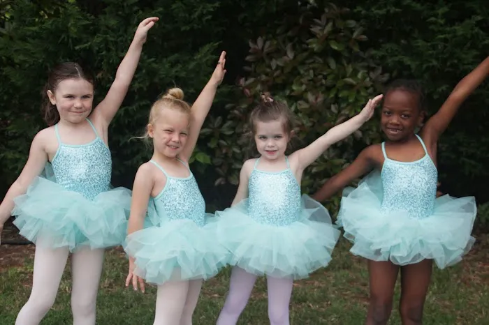 Dance 221 Picture 3