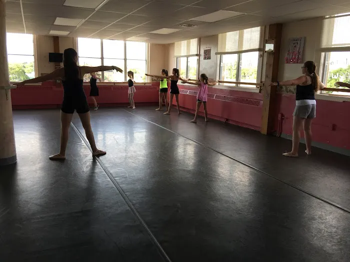 Dance With Me studios Picture 2