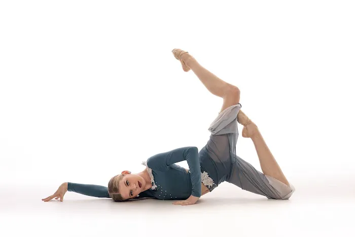En L'air Academy of Dance and Acrobatics Picture 1
