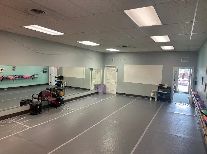 On Pointe Arts LLC Picture 2