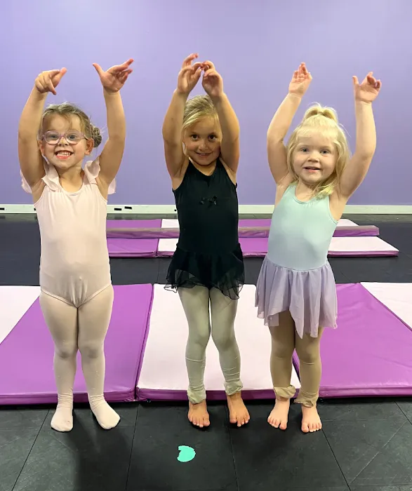 On Pointe Arts LLC Picture 3