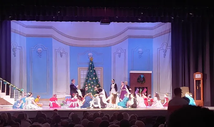 Movement on Main Center for Dance Picture 1