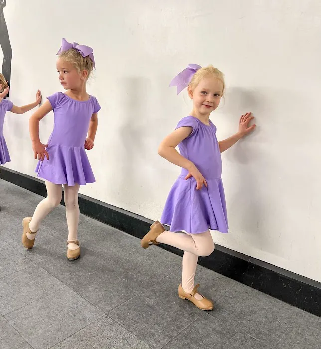 Movement on Main Center for Dance Picture 5