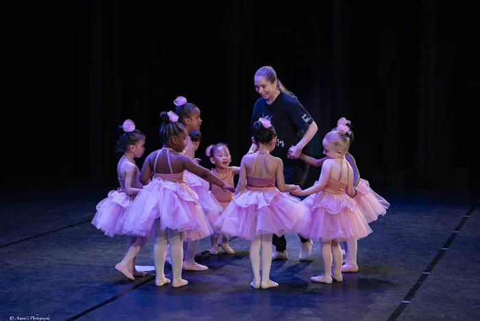 Studio en Avant - Academy of Dance Picture 7