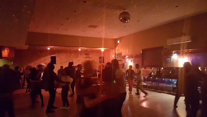 La Familia de la Salsa - Latin Dance School & Performance Ensemble!! Picture 2
