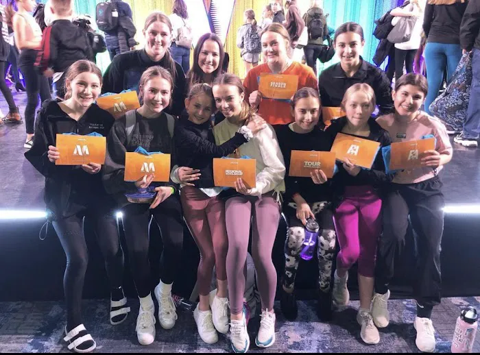 Dance Stop Picture 4