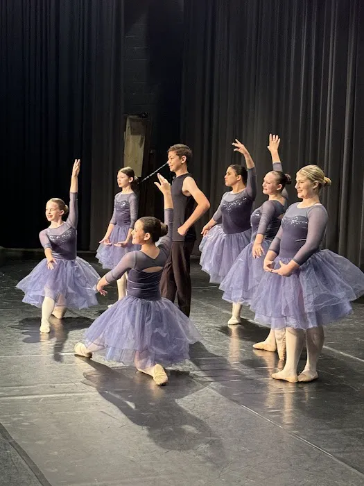 Red Dance Company Picture 5