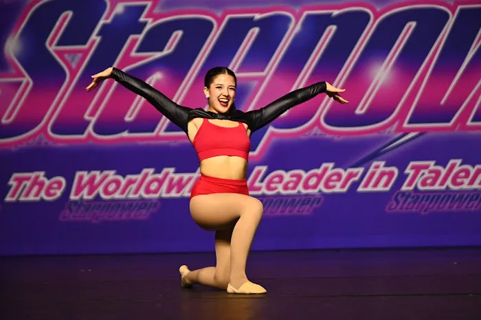 Red Dance Company Picture 8