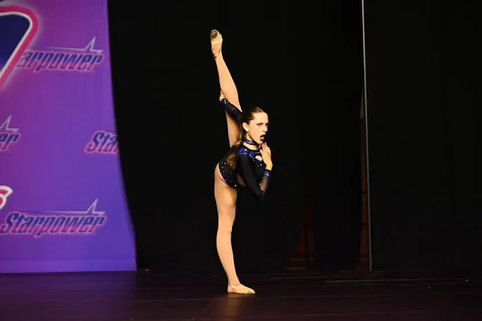 Red Dance Company Picture 7
