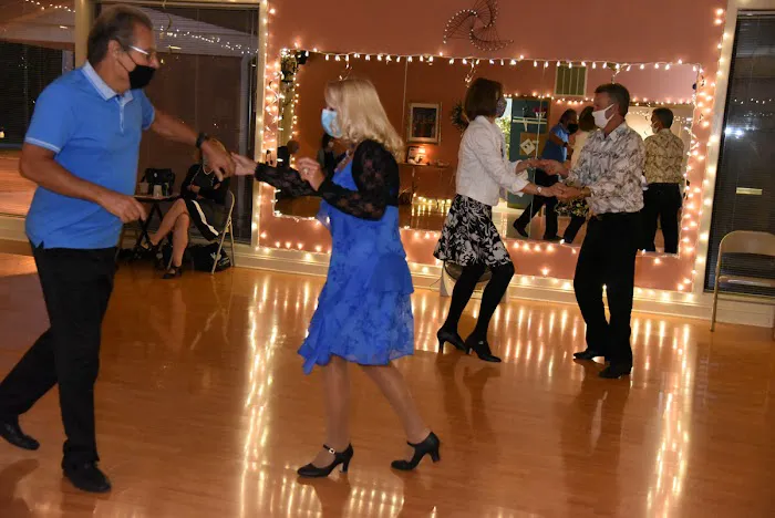 Dance D'Elegance - Adult Ballroom Dance Studio Picture 10