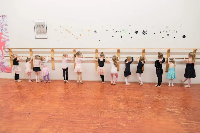 Katee's Dance Stop Picture 9