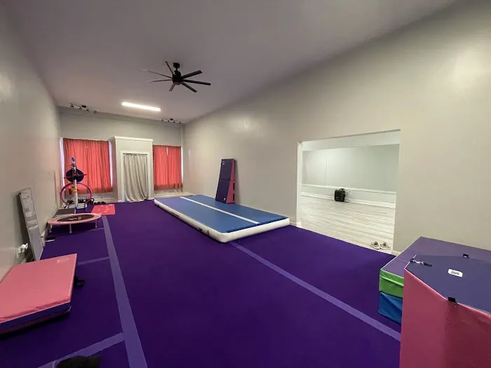 Studio West 614 Picture 1