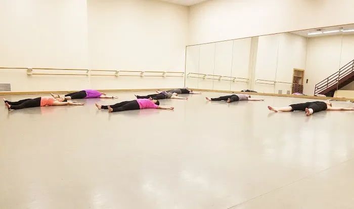 Columbus Modern (CoMo) Dance - Adult Dance Classes Picture 4