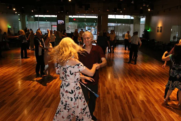 Emerald City Ballroom Picture 2