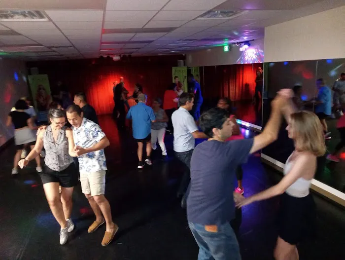 Latin Dance in Toledo Picture 4