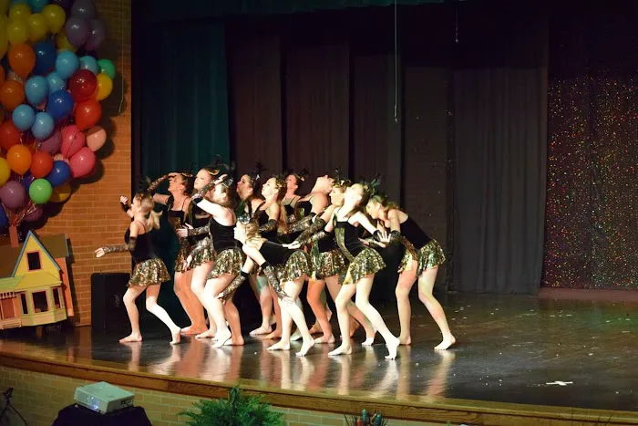 Upstage Downtown Dance Picture 1