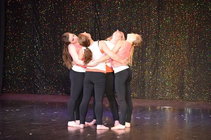 Upstage Downtown Dance Picture 6