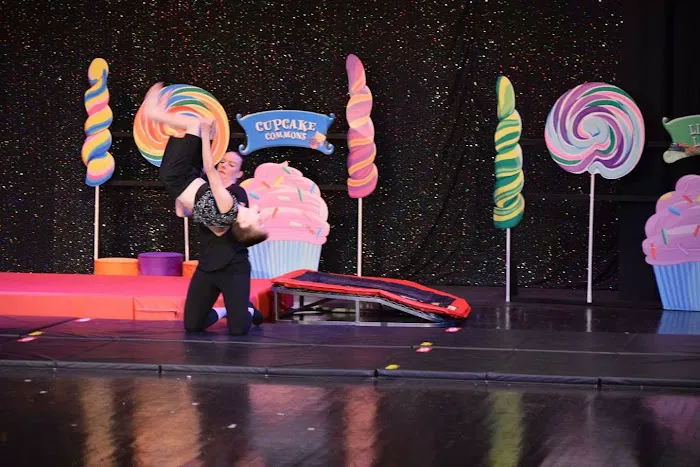 Upstage Downtown Dance Picture 9
