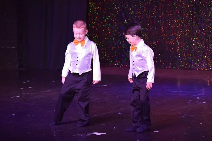 Upstage Downtown Dance Picture 7