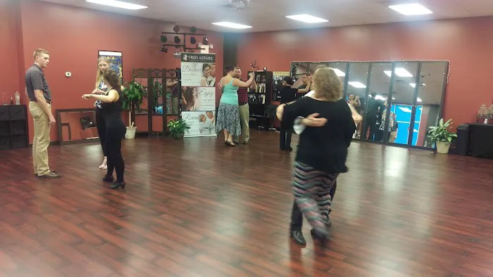 Fred Astaire Dance Studios - Fort Wayne Northeast Picture 7