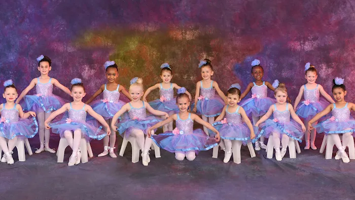 Jeanie Moreland Dance Theatre Picture 9