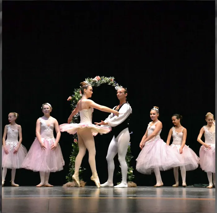 Dancin' Place Picture 1