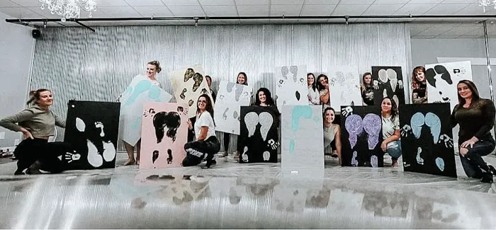 STUDIO LA FEMME Picture 6