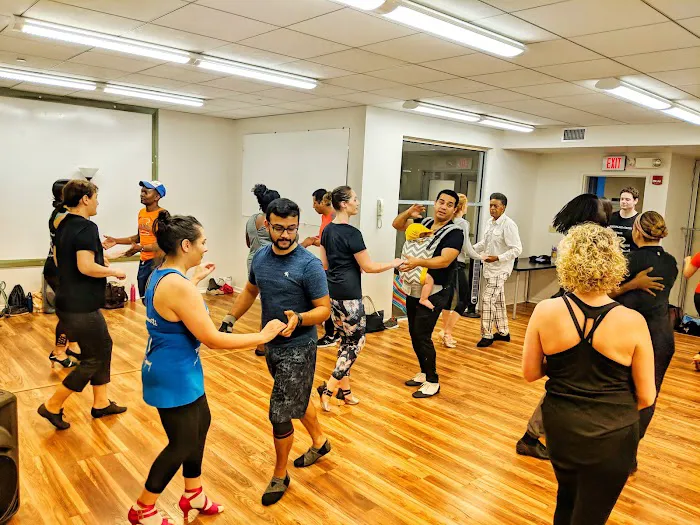 Salsannati Dance Company - Salsa Lessons Cincinnati Picture 6