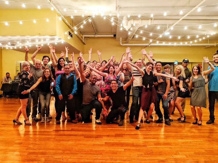 Salsannati Dance Company - Salsa Lessons Cincinnati Picture 7