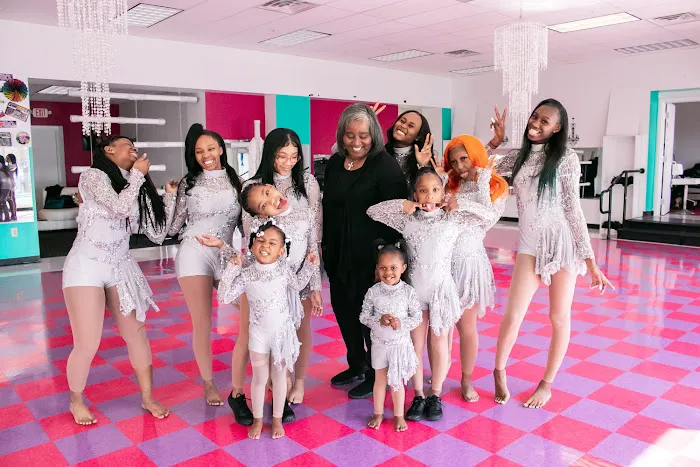 Q-KIDZ Dance Studio Picture 2