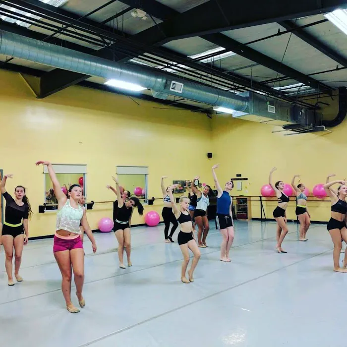 The Turning Pointe Dance Studio Picture 1